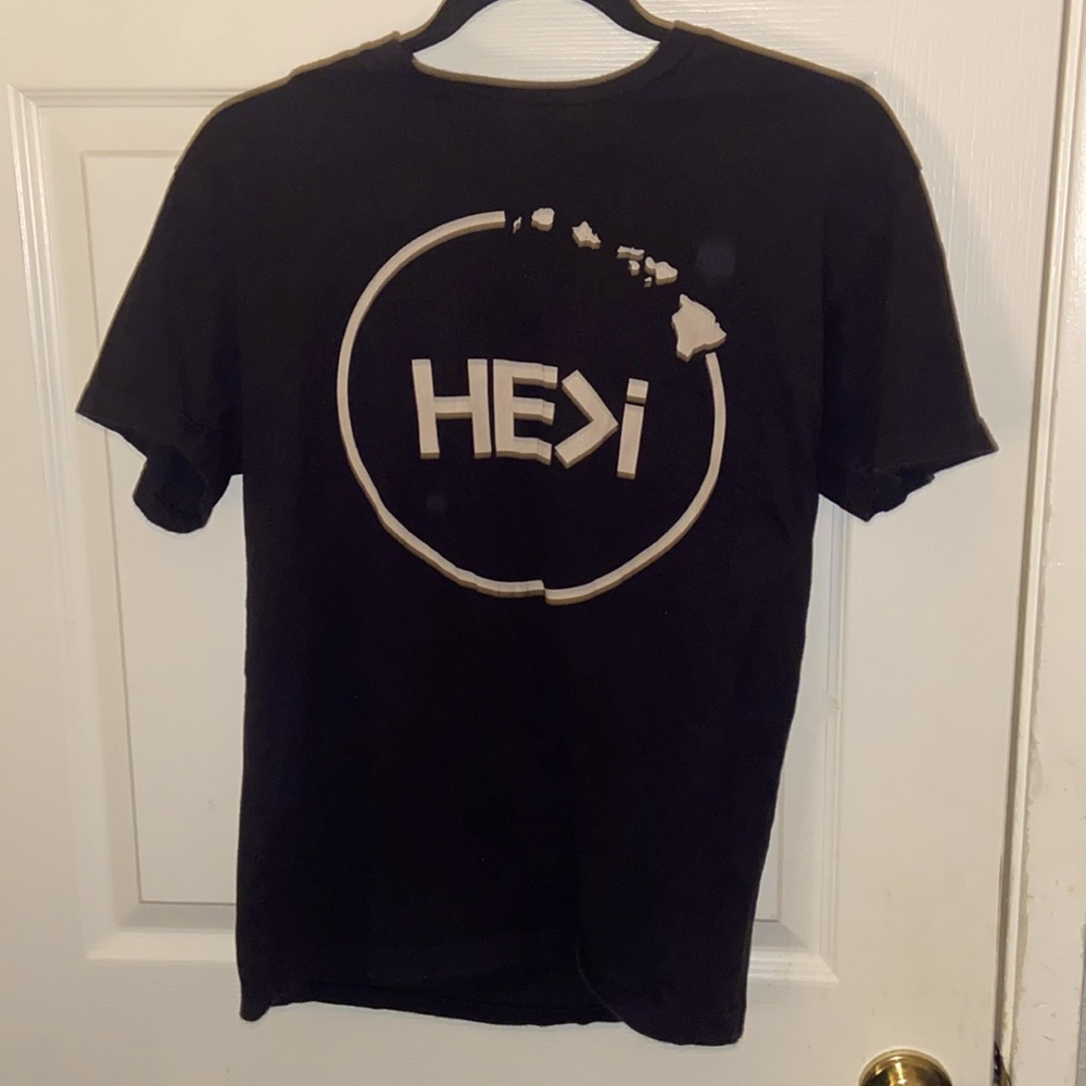 He Greater Than I  (pre-owned/pre-loved) printed shirt Size: Men-Small
